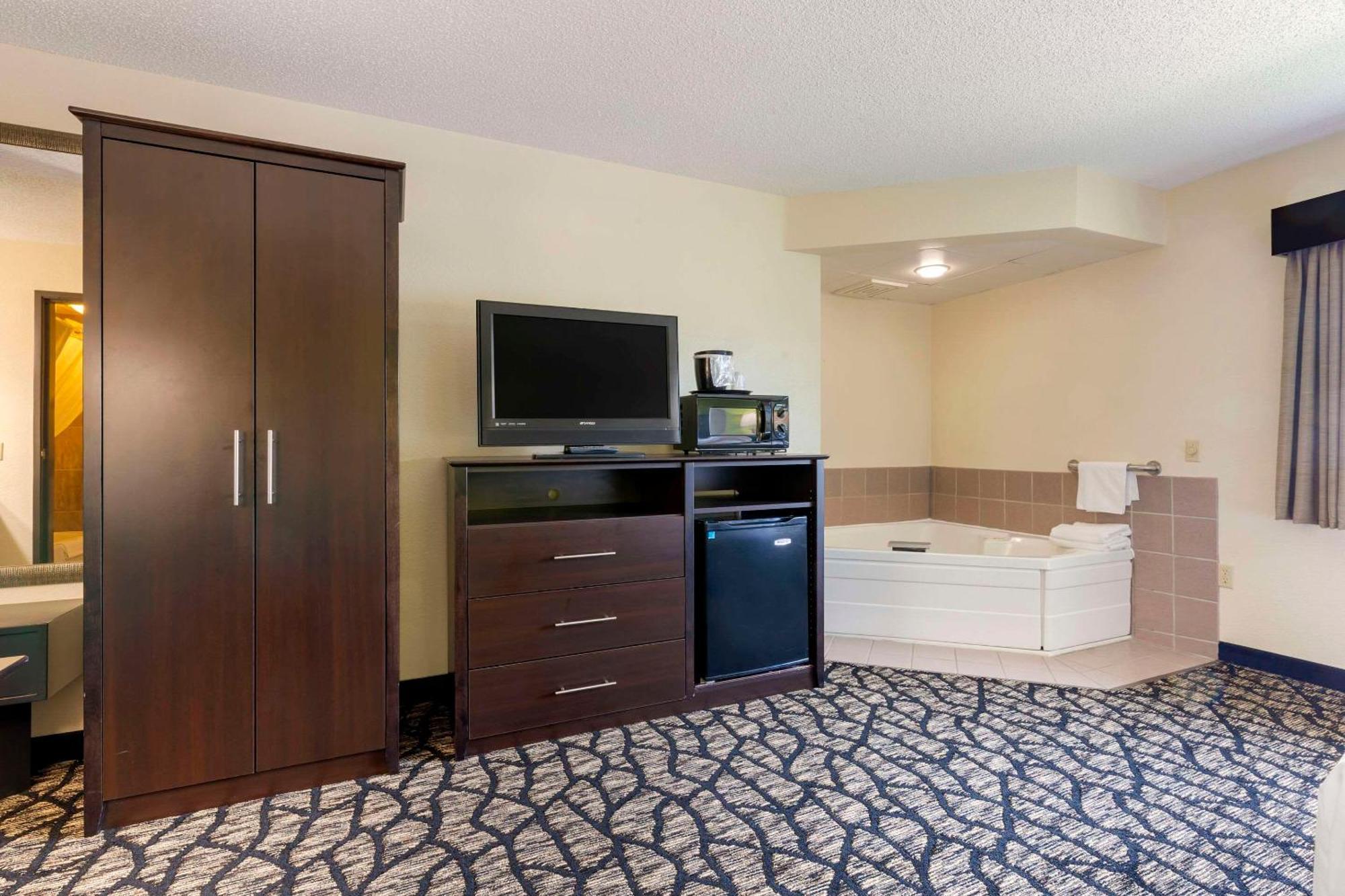 Quality Inn 2*