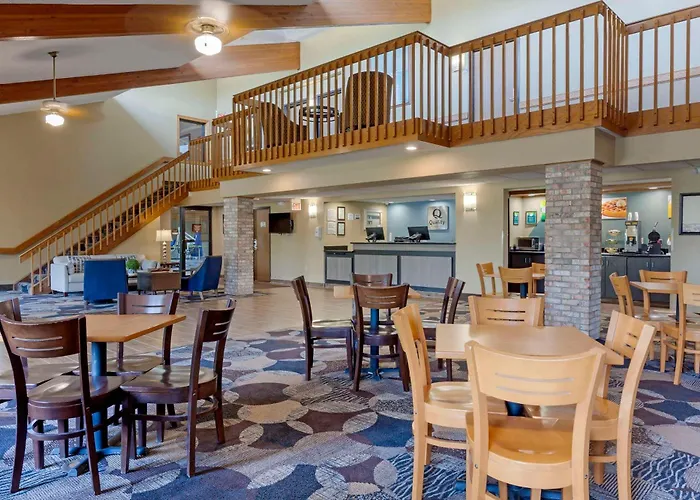 Cobblestone Hotel & Suites - Oshkosh